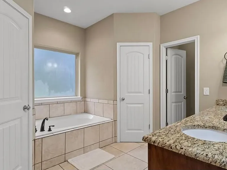 5005 Hidden Acres Dr — Photo 20