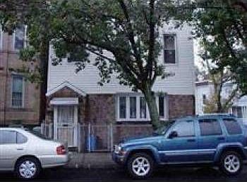 2nd image of 221 Hutton St