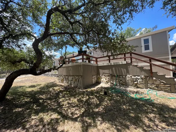 179 NW OAK FOREST LN, Lakehills, TX 78063