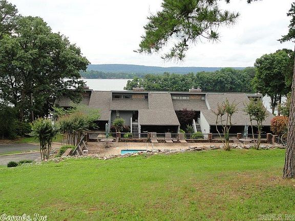 4th image of 304 Lookout Point #B7