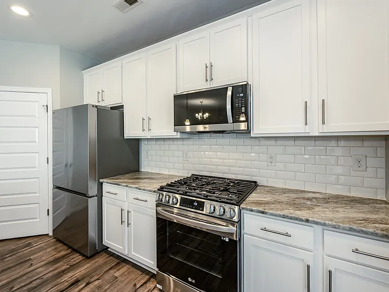 8023 Ellendale Dr — Photo 6