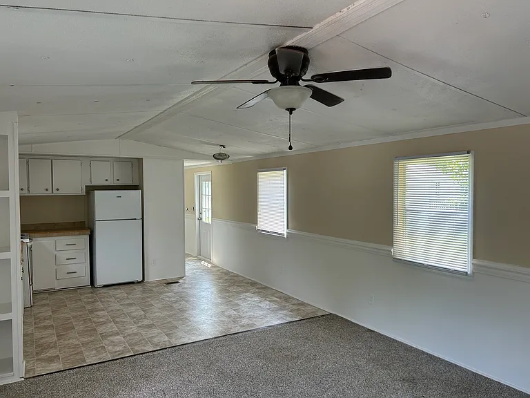 753 James St #31 — Photo 2