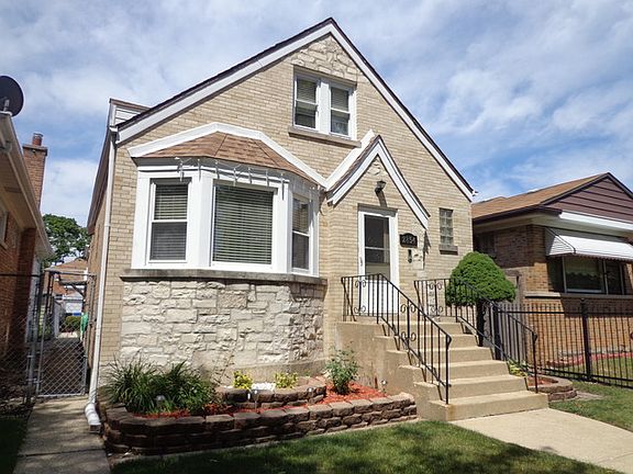 2nd image of 2854 N McVicker Ave