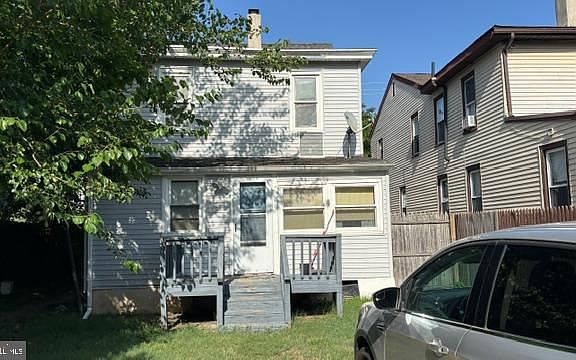 4th image of 908 N High St
