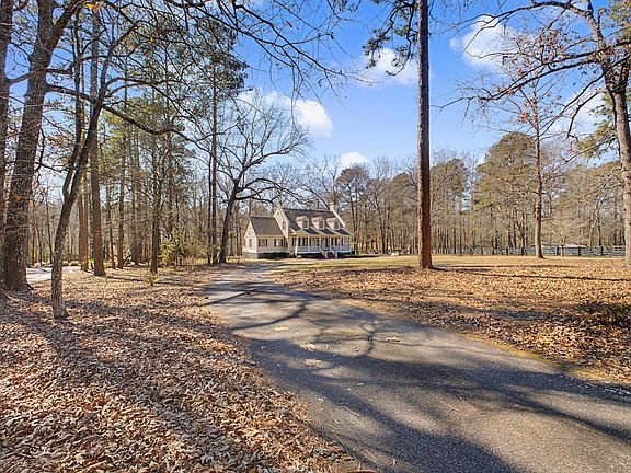 3rd image of 4016 Woodvalley Dr