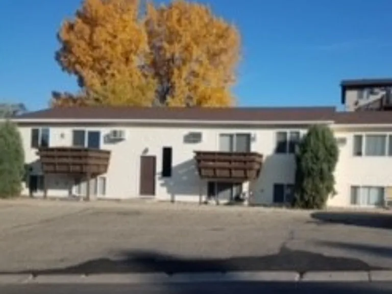 1240 Glacial Dr — Photo 3