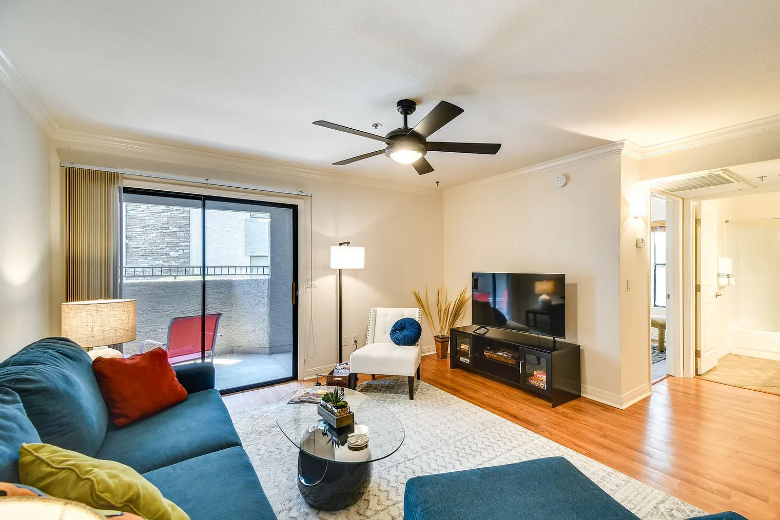 2 bed, 2.0 bath, 1065 sqft, $1,999 — Photo 3