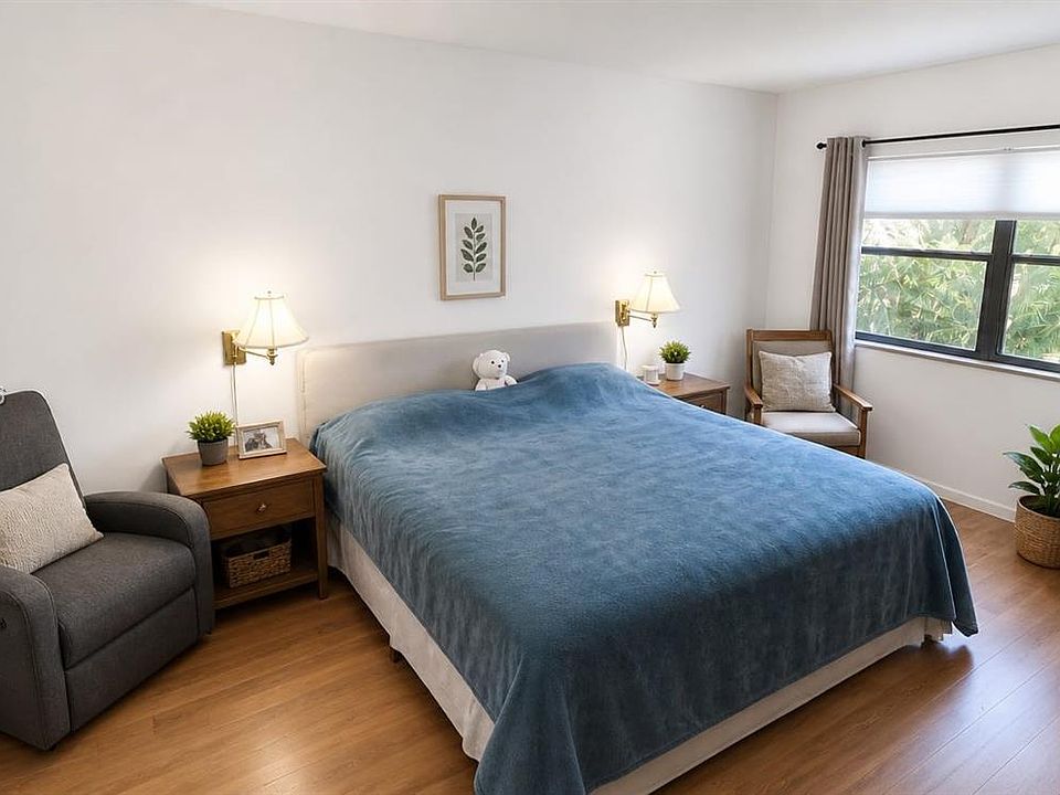 1st image of 200 Lakeview Dr APT 212