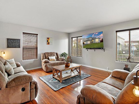 3rd image of 2411 Miriam Ave