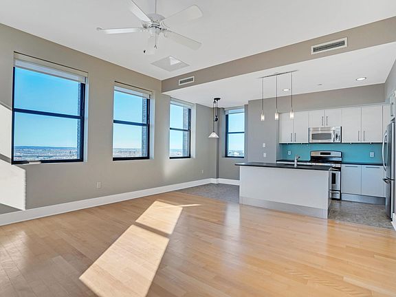 2nd image of 4 Beacon Way APT 1806