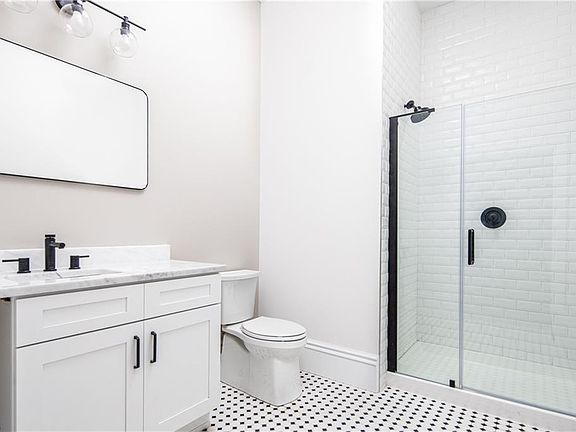 5th image of 3801 Franklin Blvd #103
