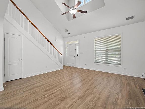 4th image of 343 Fountain Grove Dr