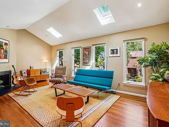 4th image of 3501 Redwood Ct