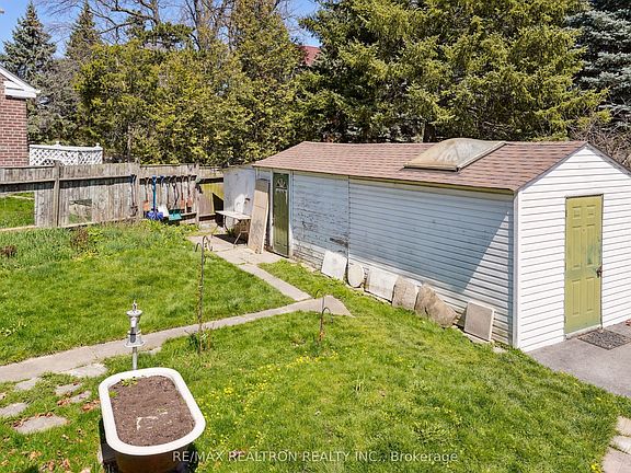 3rd image of 2585 Lake Shore Blvd W Floor 2