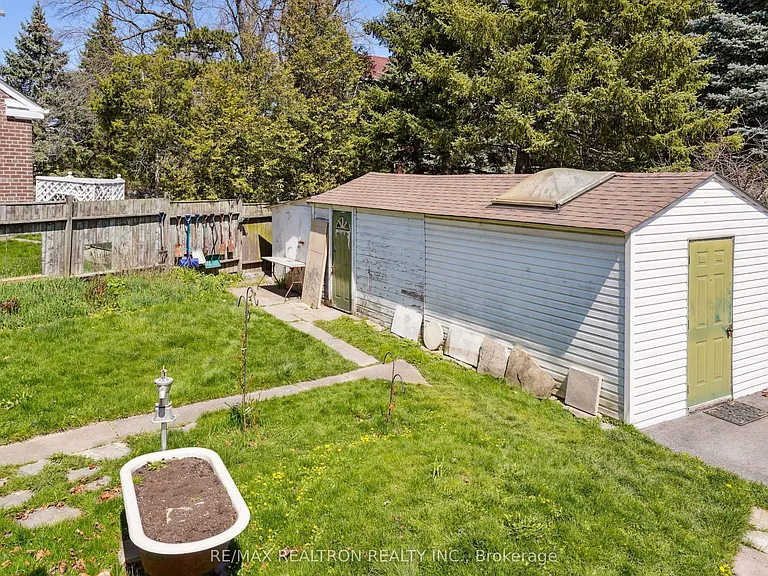 2585 Lake Shore Blvd W — Photo 36