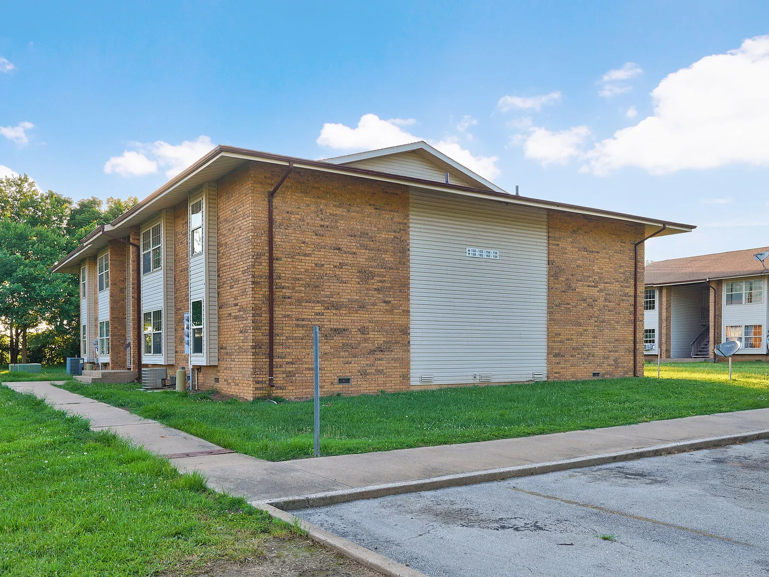 Deerbrooke Estates — Photo 3