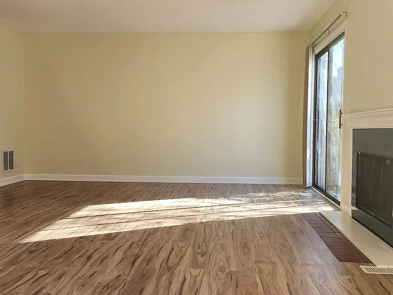 1188 Leicester Ct — Photo 5