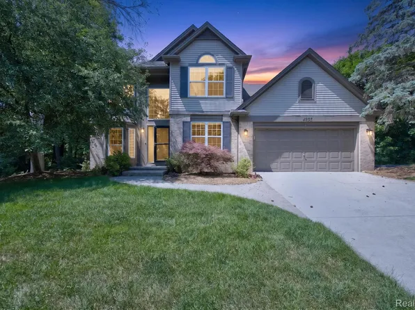 4895 Greenview Dr, Commerce Township, MI 48382