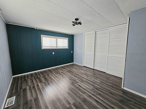 5th image of 121 East St