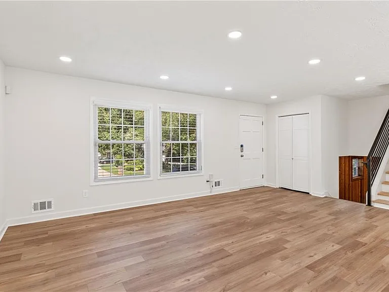472 Barnesdale Dr — Photo 14