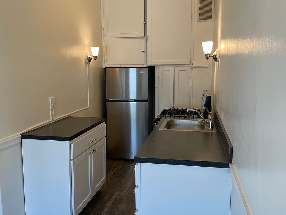 1st image of 4960 Laclede Ave #209