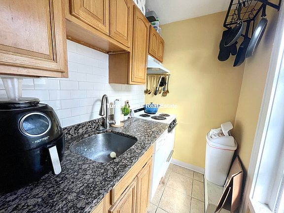 5th image of 313 Huntington Ave #5A