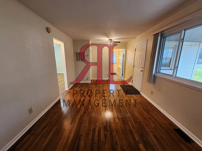 2436 Charlemagne St — Photo 8