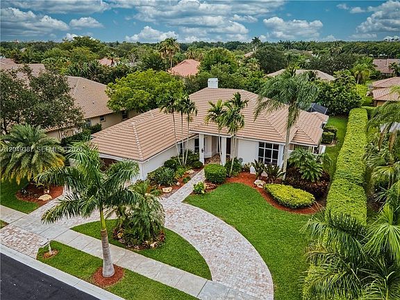 4th image of 405 Sabal Way