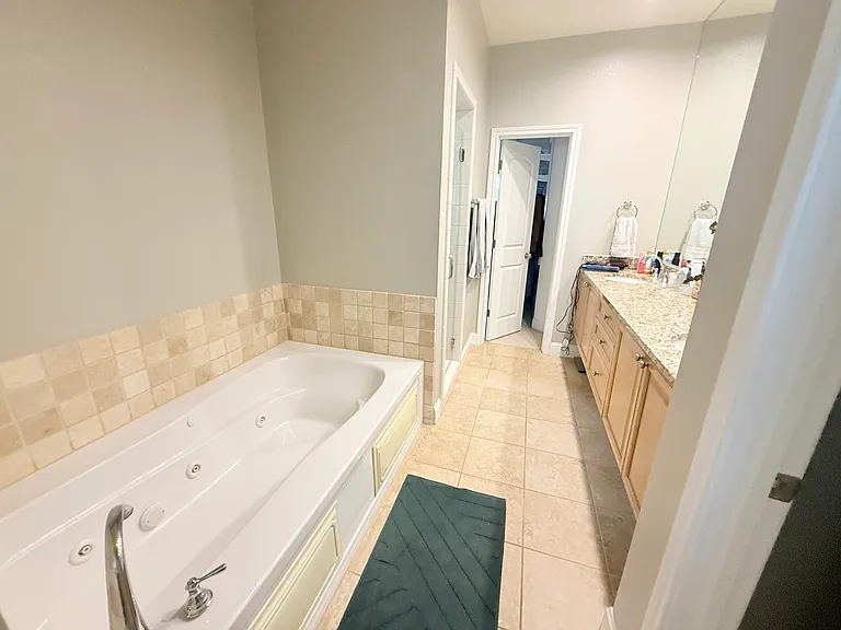 4230 Travis St #8 — Photo 32