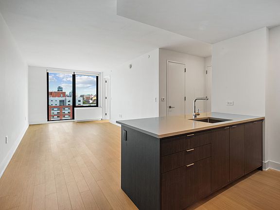 3rd image of 662 Pacific St APT 10C