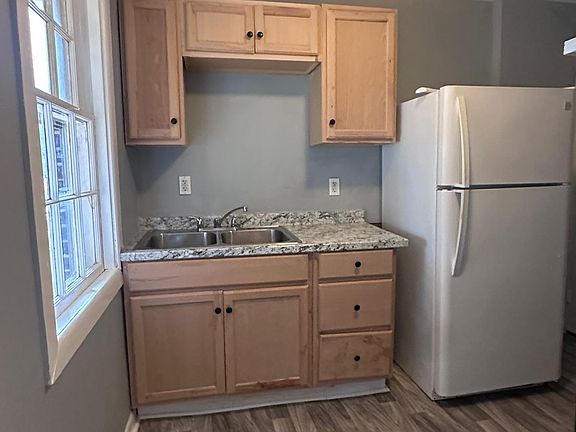 2nd image of 852 Tioga St