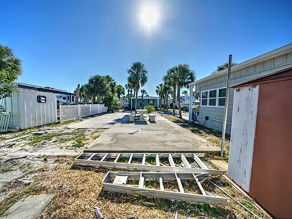 4th image of 671 Sea Lion Dr