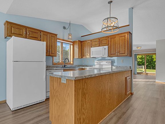 3rd image of 1290 4th Ave NW
