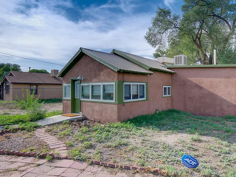 2289 Kelly Ave SW — Photo 4