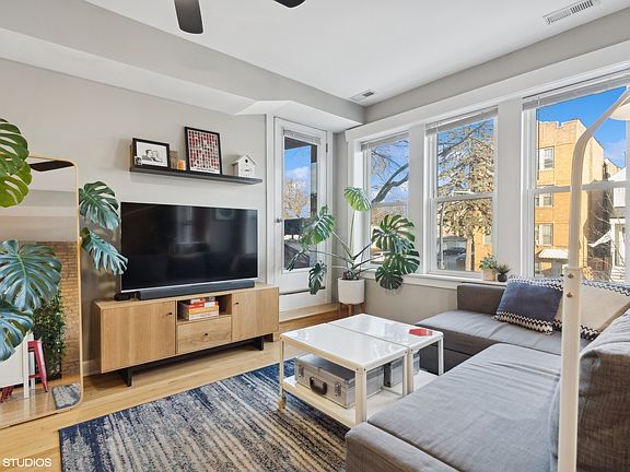 4th image of 4054 N Albany Ave APT 1