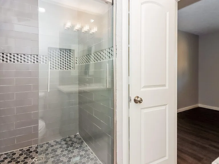 2104 Yorktown Ct S — Photo 12