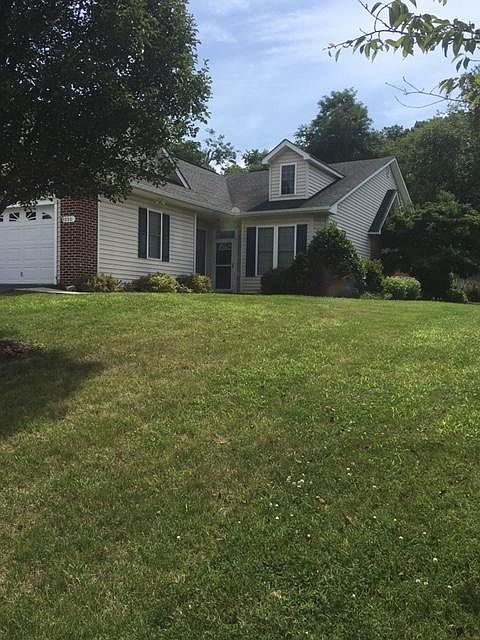 1st image of 390 Silver Oaks Dr