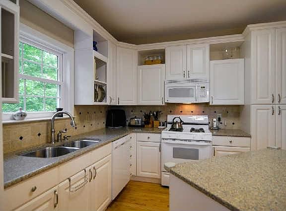 3rd image of 4105 Clover Meadows Dr