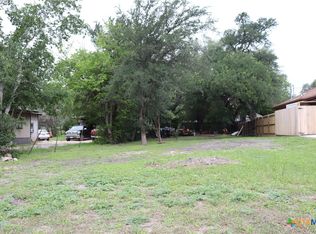 825 N Commerce St, Lockhart, TX 78644