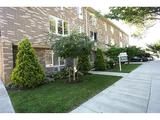 Sold by Ben Bay Realty Co | media 3