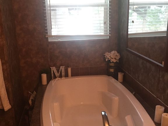 Master bath soaking tub