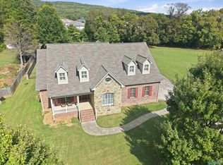 115 Featherstone Ln SE, Owens Cross Roads, AL 35763