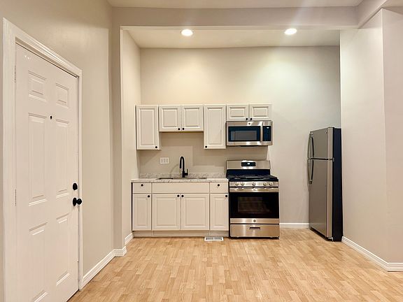 4th image of 2121 N California Ave APT 1