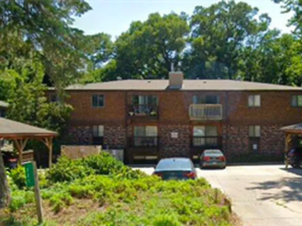 221 River St APT 5, Iowa City, IA 52246
