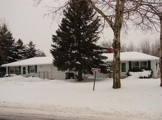 5496 Bramschreiber Rd, Little Suamico, WI 54141