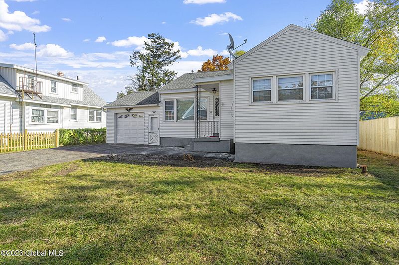 3rd image of 112 Daniels Avenue