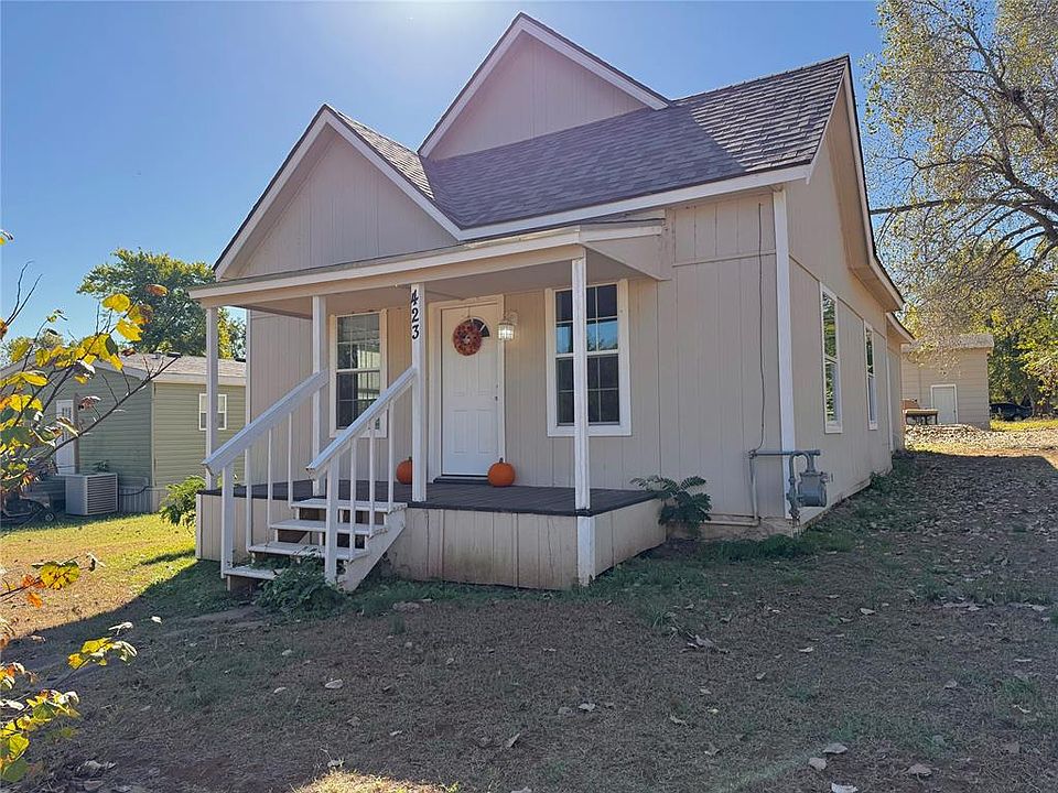 1st image of 423 Loy St