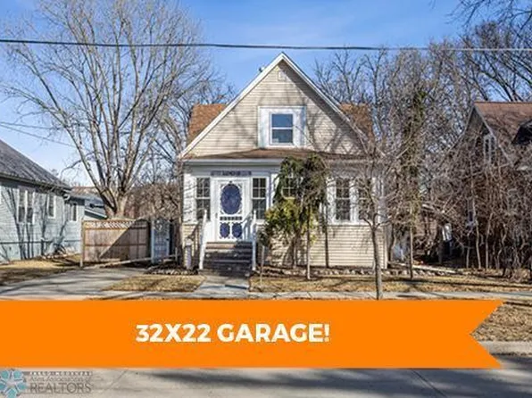 1009 4th St N, Fargo, ND 58102