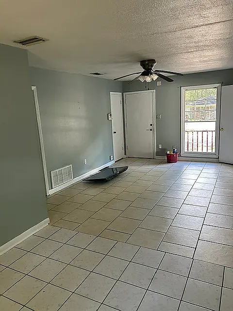 4 bed, 1300 sqft, $1,550 — Photo 3
