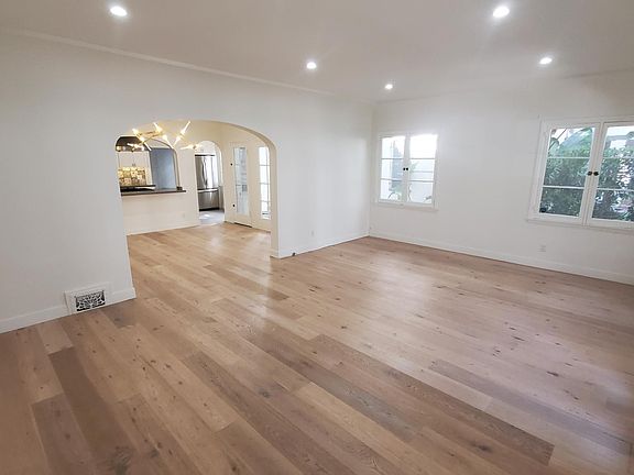 3rd image of 137 N Sycamore Ave #1